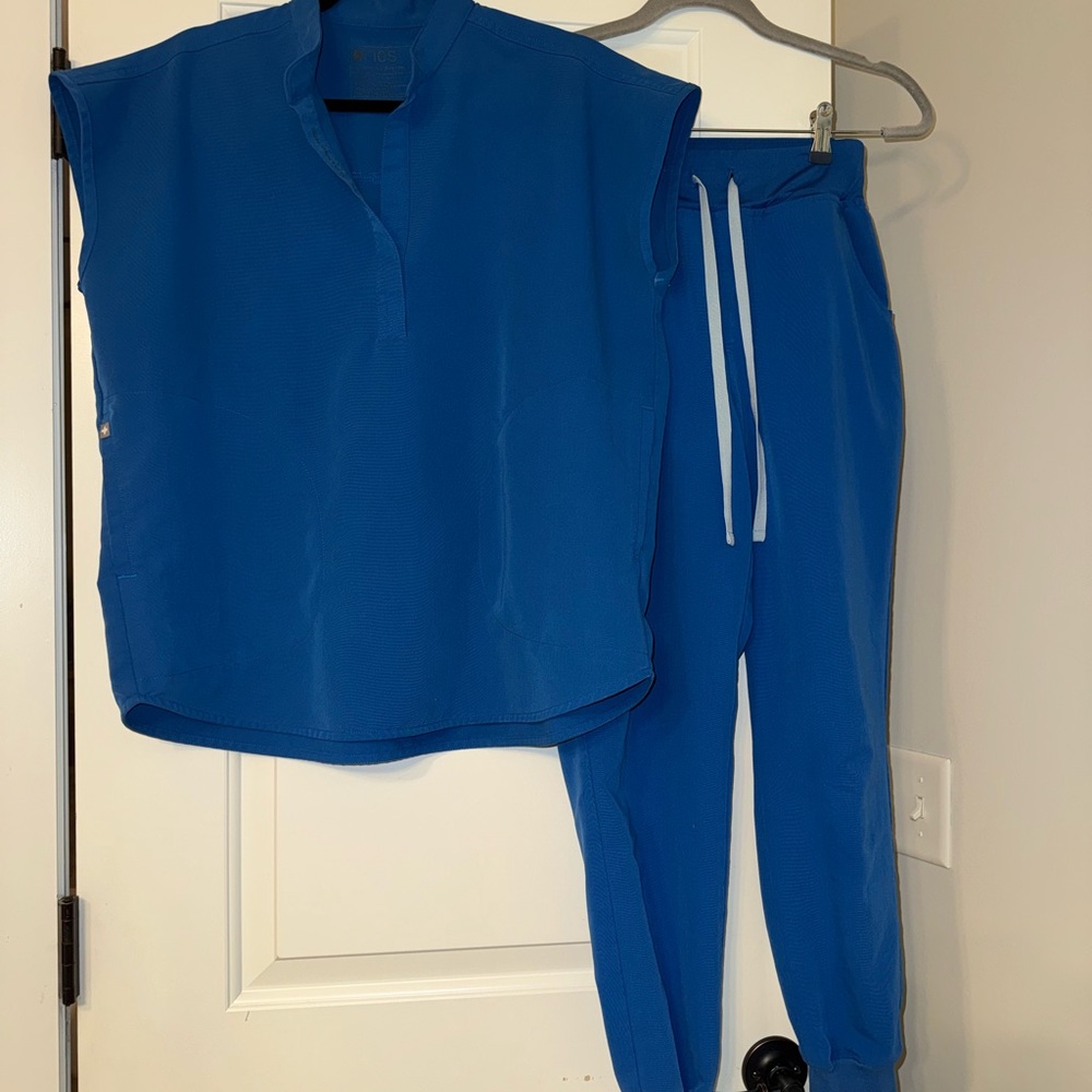 Figs Blue Women's Jogger Pants and Top Scrub Set